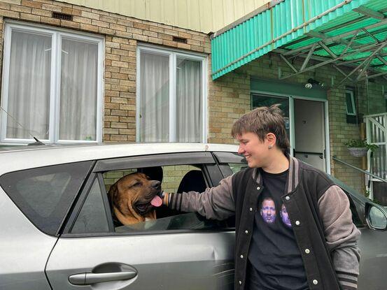 Ich habe meinen Hund auf meiner Reise so vermisst, dass die zwei älteren Damen, bei denen ich lebte, extra einen ihrer Enkel gefragt haben, ob er seinen Hund vorbeibringen kann