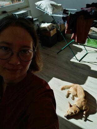 Zuhause gibt es viele Sonnenplätze -Peewee in der Sonne