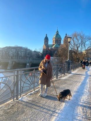 Sonniger Winterspazziergang mit Bruno